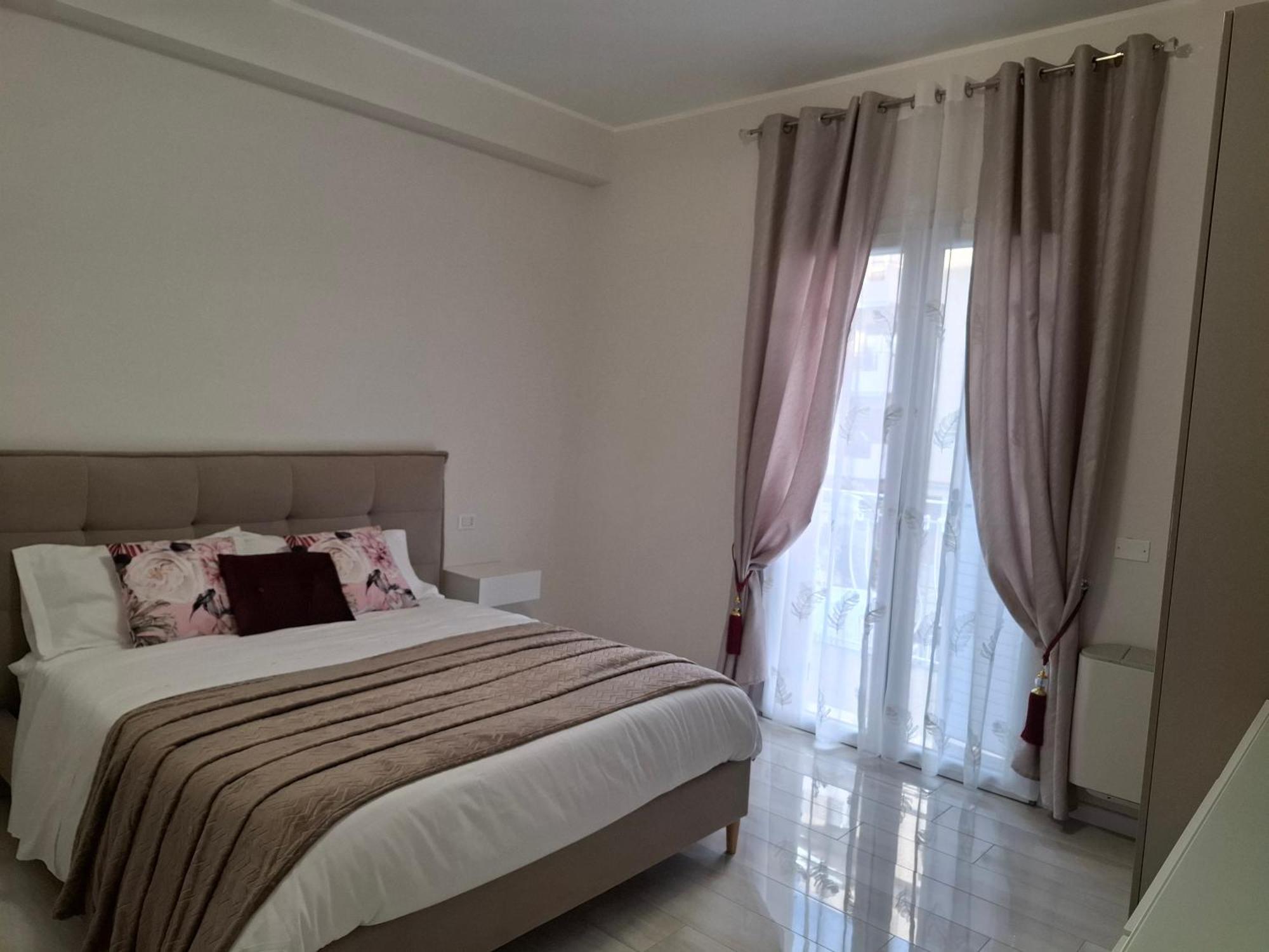 Mariam Royal Apartment & Rooms Reggio Calabria Exterior photo